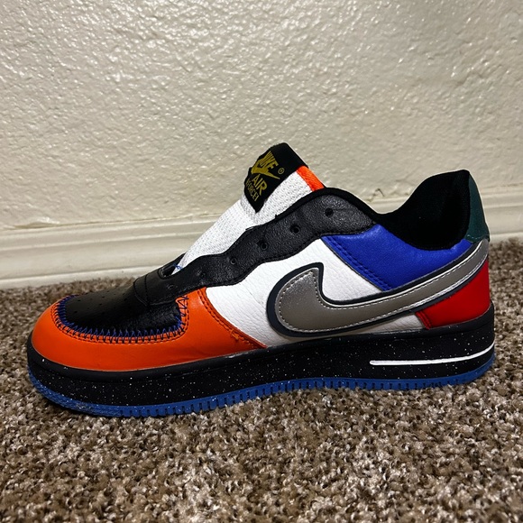 Nike Air Force 1 LowTops NYC Parks men’s size 9.5 Current average price $383 - Picture 11 of 12